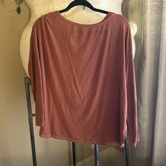 Soft and sexy top - Picture 3 of 3